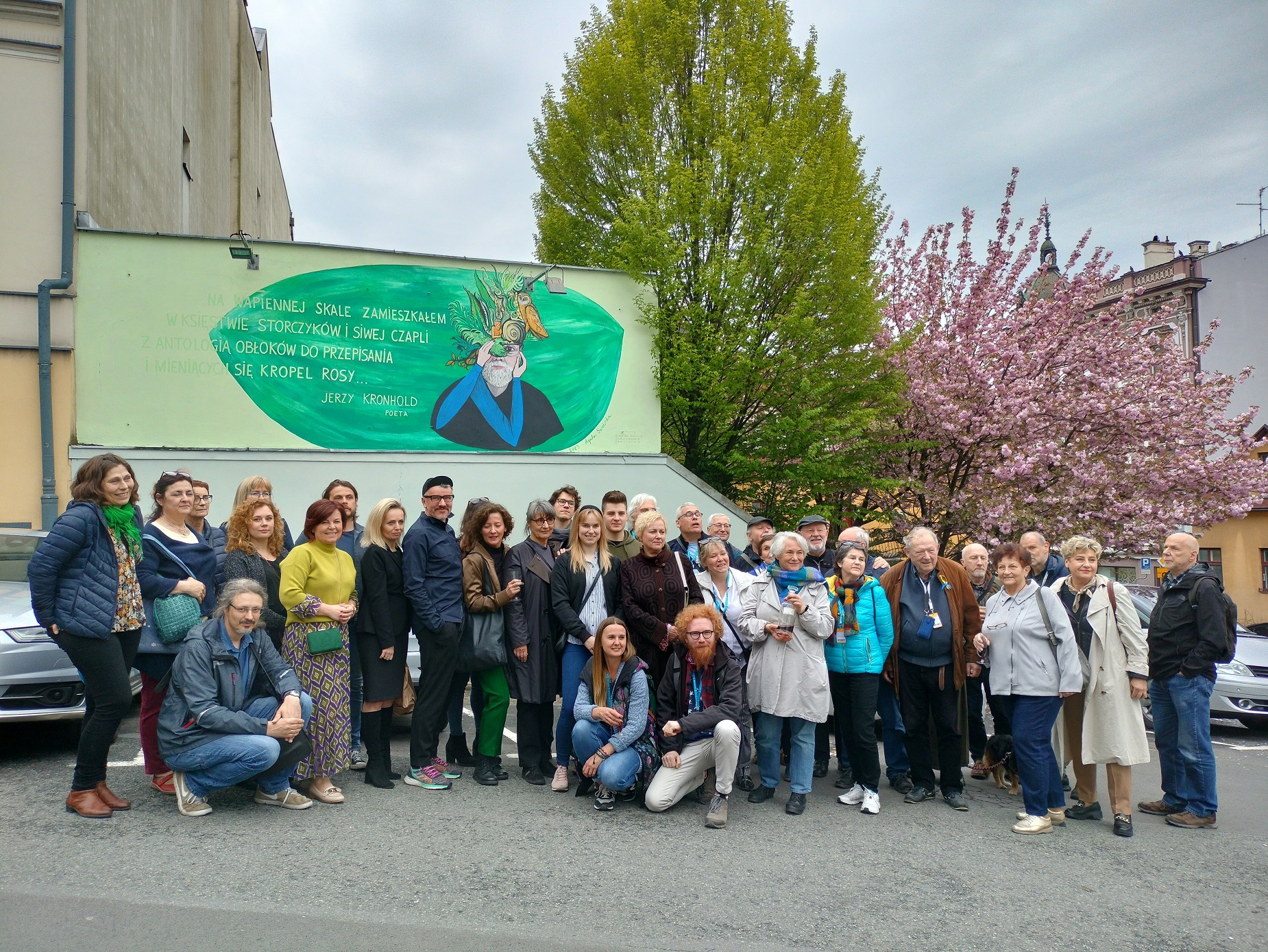 Zdjęcie grupowe podczas oficjalnego odsłonięcia muralu, fot. Urząd Miejski w Cieszynie